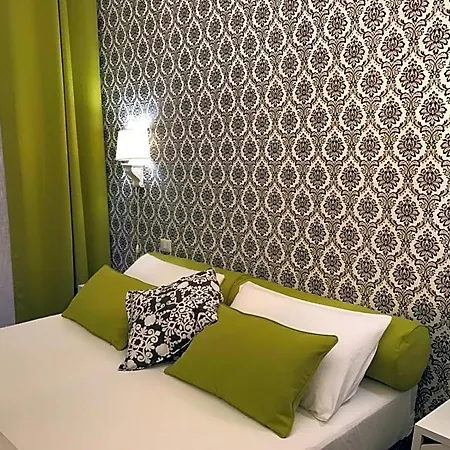 Gia'notte Bb Centro By Elodeagroup Bed and Breakfast Σαλέρνο